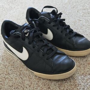 Nike Black and White Casual Shoes